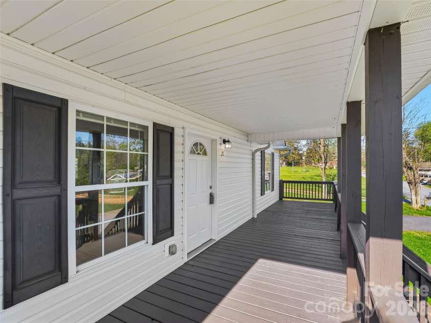 21 Shelburne Drive, Asheville, NC 28806.  MLS# CAR4370056, YatesRealty ID 11721. 