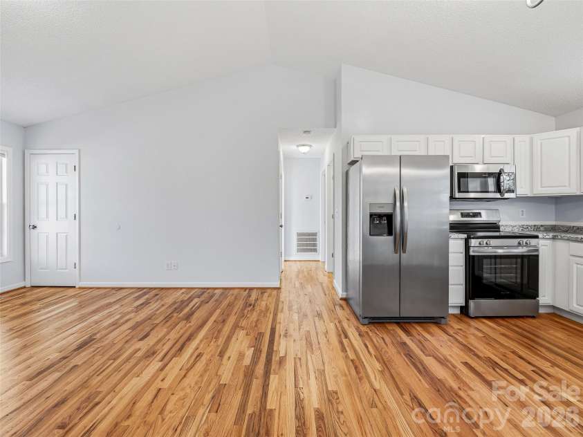 21 Shelburne Drive, Asheville, NC 28806.  MLS# CAR4370056, YatesRealty ID 11721. 