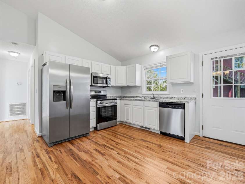 21 Shelburne Drive, Asheville, NC 28806.  MLS# CAR4370056, YatesRealty ID 11721. 