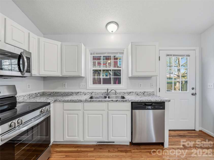 21 Shelburne Drive, Asheville, NC 28806.  MLS# CAR4370056, YatesRealty ID 11721. 
