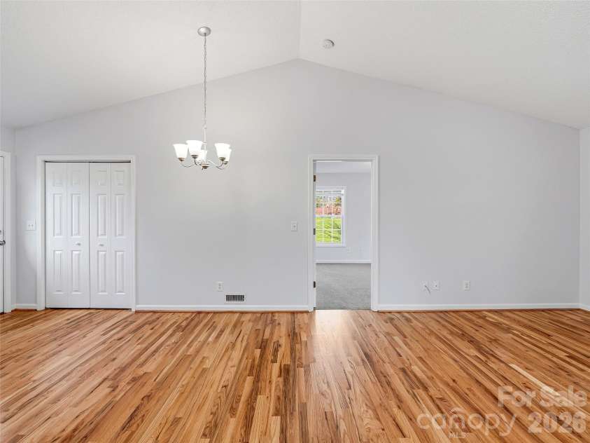 21 Shelburne Drive, Asheville, NC 28806.  MLS# CAR4370056, YatesRealty ID 11721. 