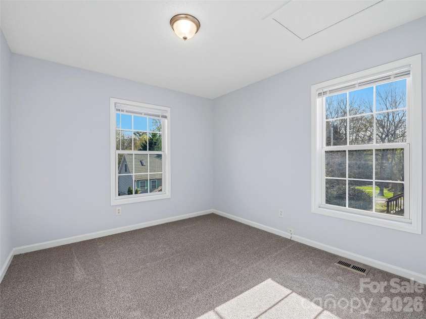 21 Shelburne Drive, Asheville, NC 28806.  MLS# CAR4370056, YatesRealty ID 11721. 