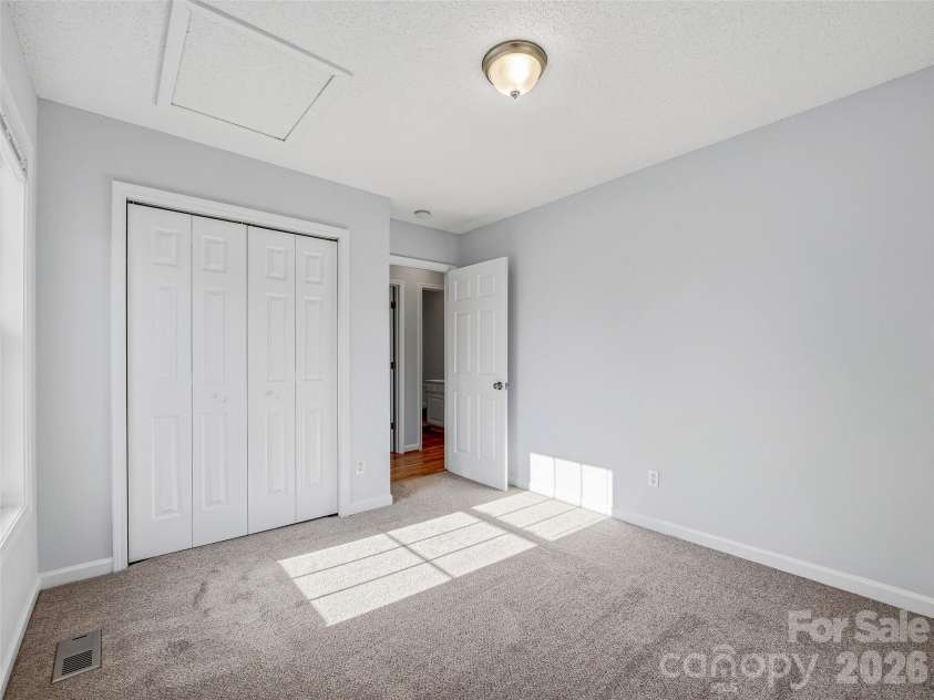 21 Shelburne Drive, Asheville, NC 28806.  MLS# CAR4370056, YatesRealty ID 11721. 
