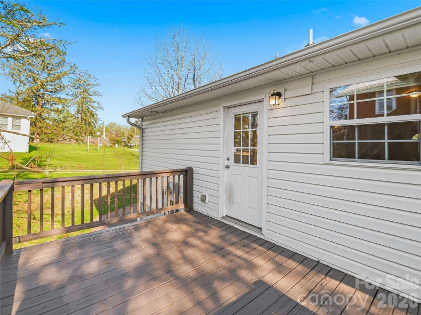 21 Shelburne Drive, Asheville, NC 28806.  MLS# CAR4370056, YatesRealty ID 11721. 