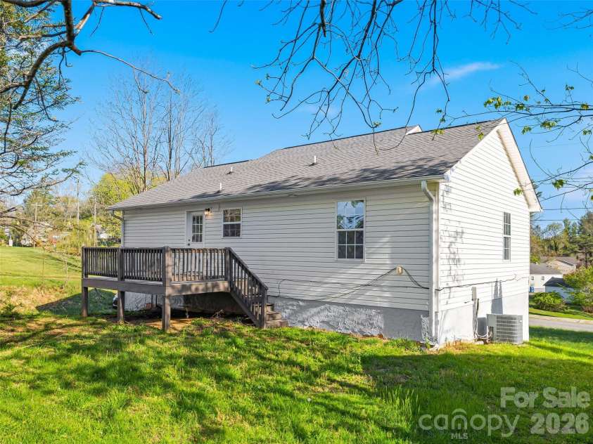 21 Shelburne Drive, Asheville, NC 28806.  MLS# CAR4370056, YatesRealty ID 11721. 