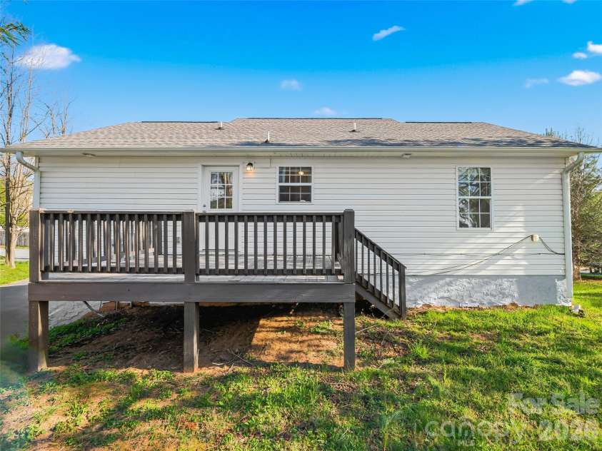21 Shelburne Drive, Asheville, NC 28806.  MLS# CAR4370056, YatesRealty ID 11721. 