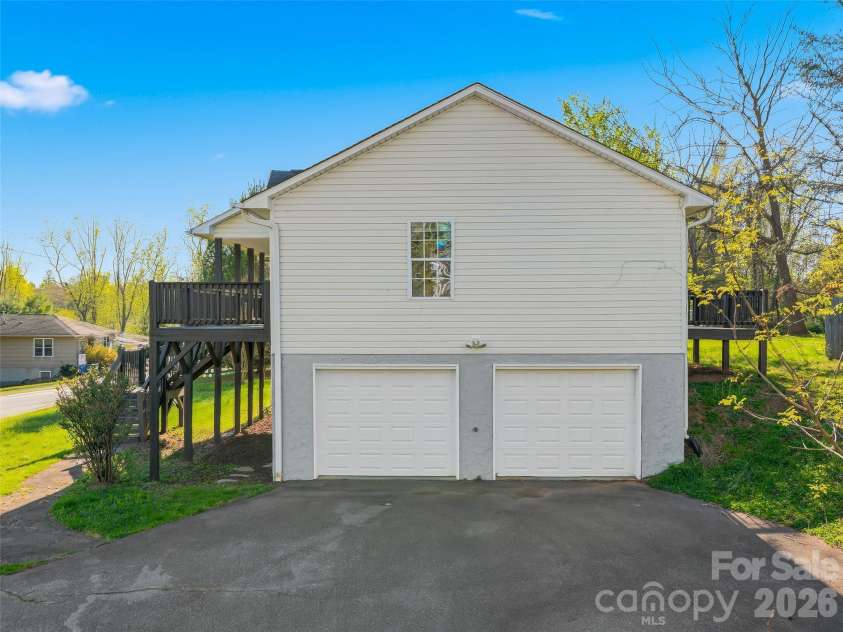 21 Shelburne Drive, Asheville, NC 28806.  MLS# CAR4370056, YatesRealty ID 11721. 