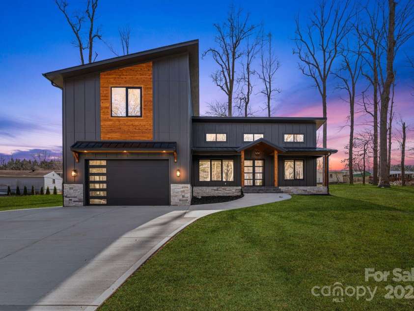 41 SCOTT MEADOWS Drive, Asheville, NC 28806.  MLS# CAR4201276, YatesRealty ID 11721. 