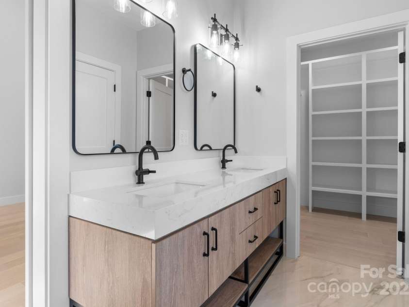 41 SCOTT MEADOWS Drive, Asheville, NC 28806.  MLS# CAR4201276, YatesRealty ID 11721. 