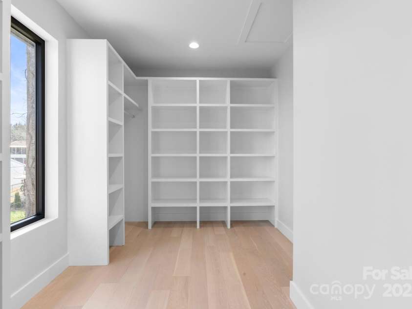 41 SCOTT MEADOWS Drive, Asheville, NC 28806.  MLS# CAR4201276, YatesRealty ID 11721. 