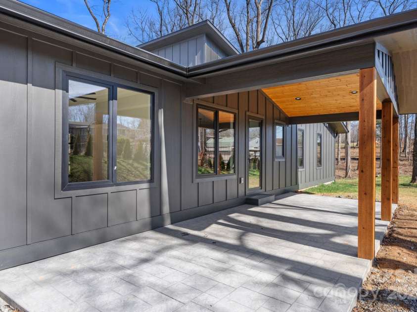 41 SCOTT MEADOWS Drive, Asheville, NC 28806.  MLS# CAR4201276, YatesRealty ID 11721. 