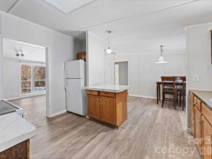 111 Oxford Lane, Blowing Rock, NC 28605.  MLS# CAR4370037, YatesRealty ID 11723. 