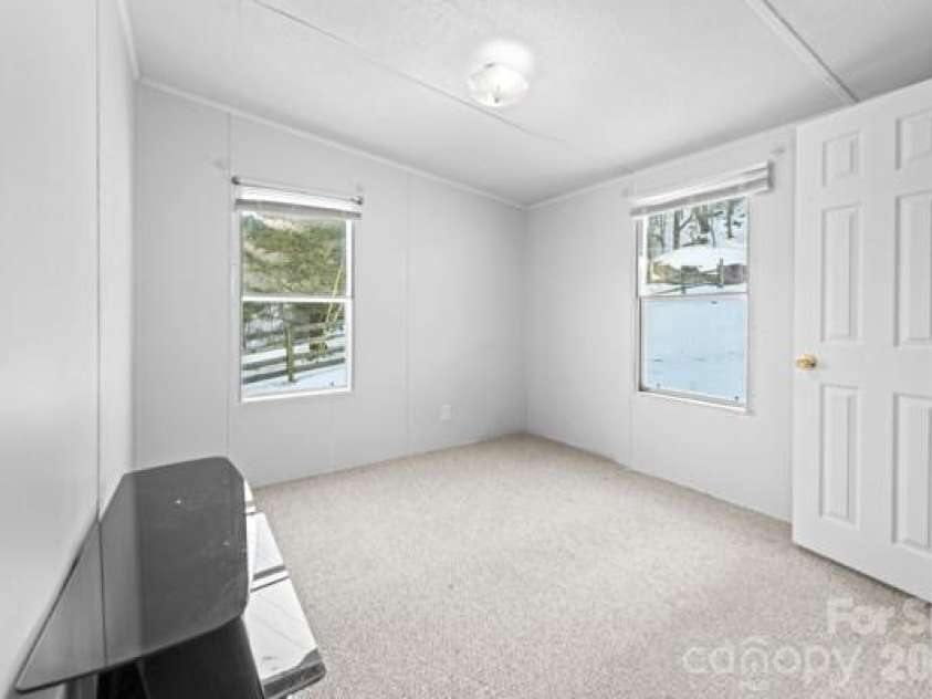 111 Oxford Lane, Blowing Rock, NC 28605.  MLS# CAR4370037, YatesRealty ID 11723. 