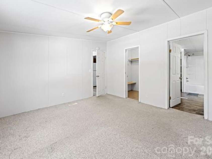 111 Oxford Lane, Blowing Rock, NC 28605.  MLS# CAR4370037, YatesRealty ID 11723. 