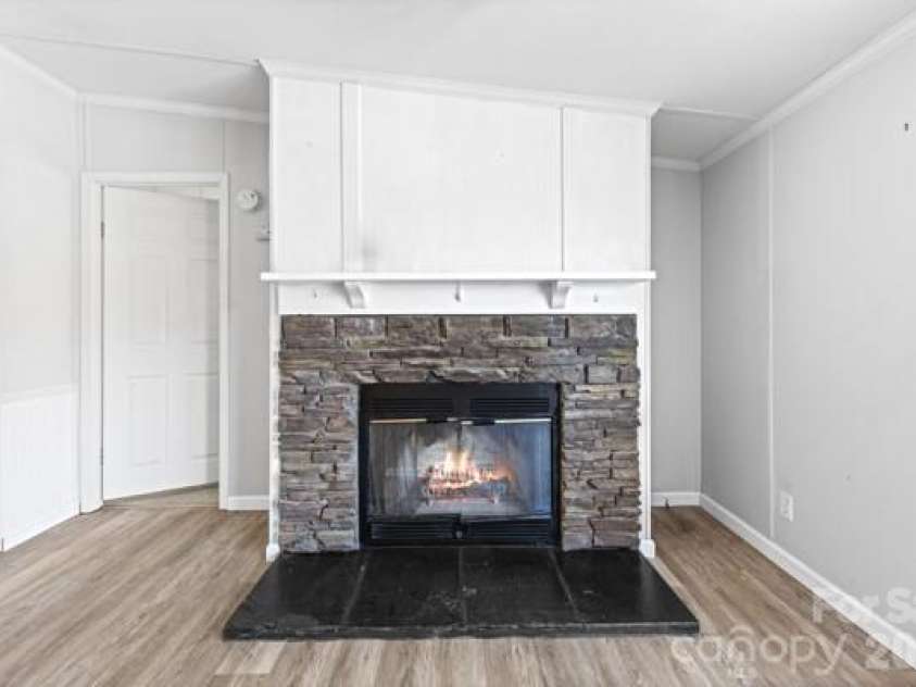 111 Oxford Lane, Blowing Rock, NC 28605.  MLS# CAR4370037, YatesRealty ID 11723. 