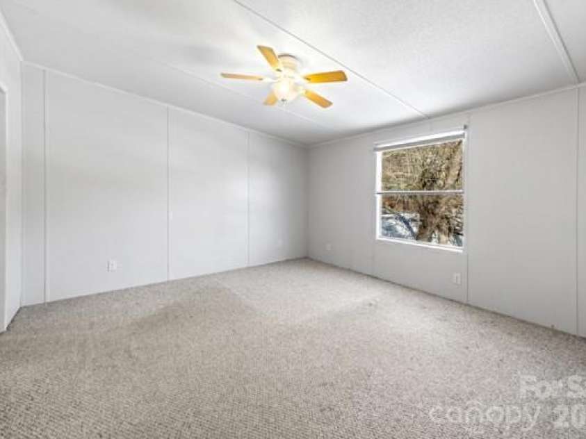 111 Oxford Lane, Blowing Rock, NC 28605.  MLS# CAR4370037, YatesRealty ID 11723. 