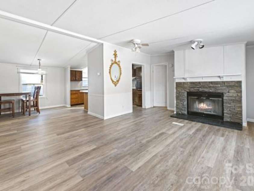 111 Oxford Lane, Blowing Rock, NC 28605.  MLS# CAR4370037, YatesRealty ID 11723. 