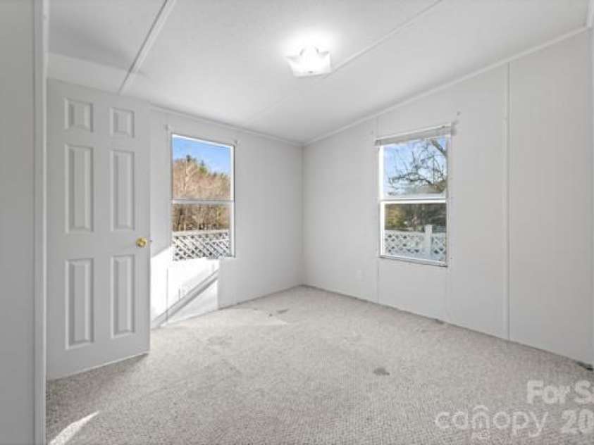 111 Oxford Lane, Blowing Rock, NC 28605.  MLS# CAR4370037, YatesRealty ID 11723. 