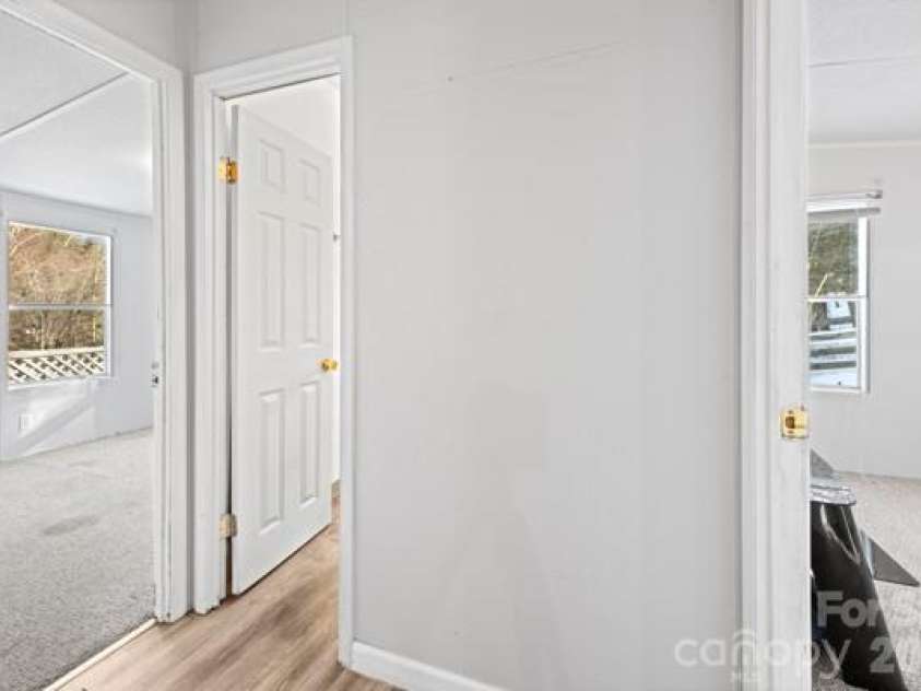 111 Oxford Lane, Blowing Rock, NC 28605.  MLS# CAR4370037, YatesRealty ID 11723. 