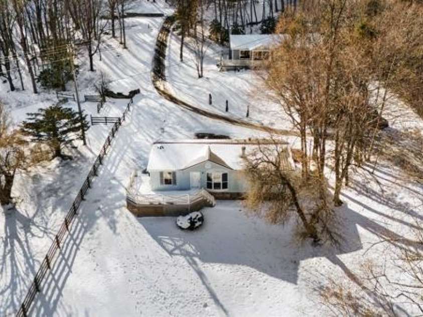 111 Oxford Lane, Blowing Rock, NC 28605.  MLS# CAR4370037, YatesRealty ID 11723. 