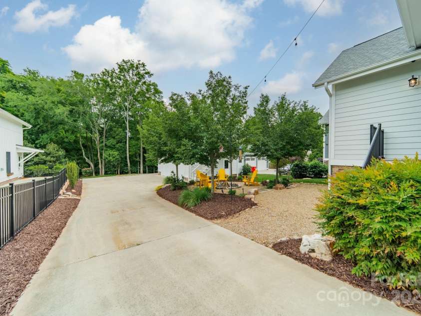 365 Delburg Street, Davidson, NC 28036.  MLS# CAR4248502, YatesRealty ID 11723. 