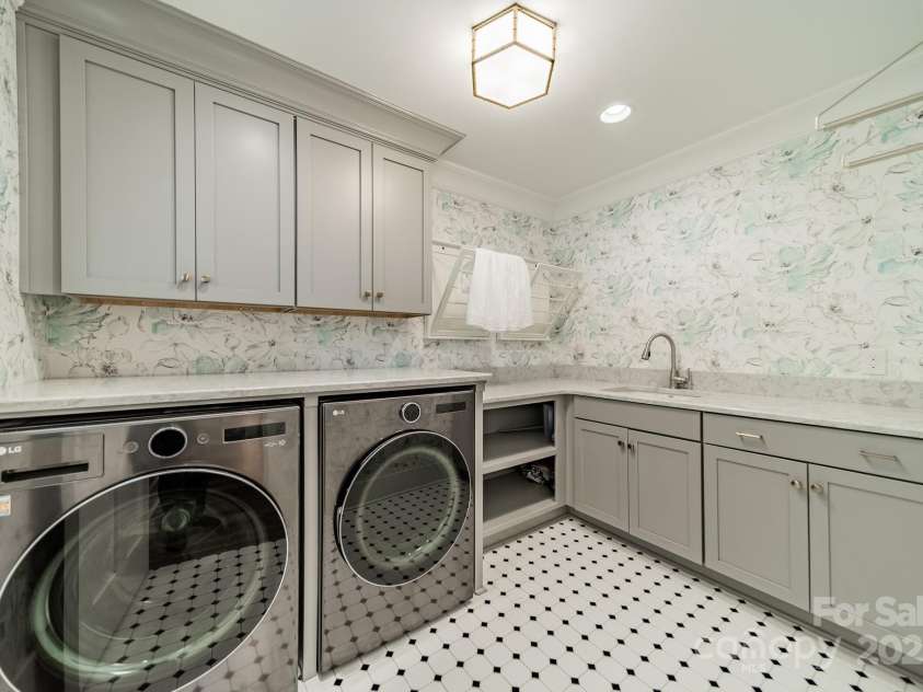 365 Delburg Street, Davidson, NC 28036.  MLS# CAR4248502, YatesRealty ID 11723. A little surprise pop-- Spacious Laundry Room