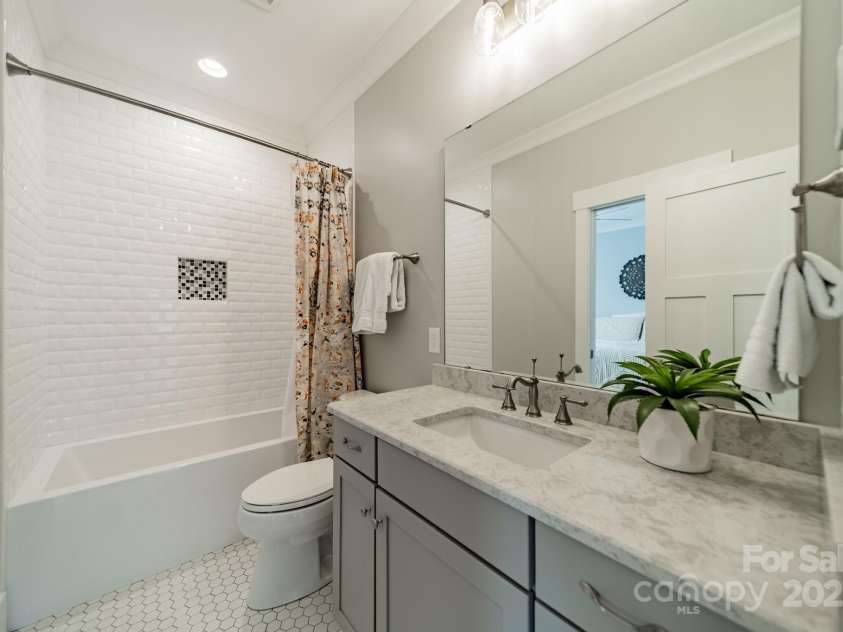 365 Delburg Street, Davidson, NC 28036.  MLS# CAR4248502, YatesRealty ID 11723. Additional Full Bathroom