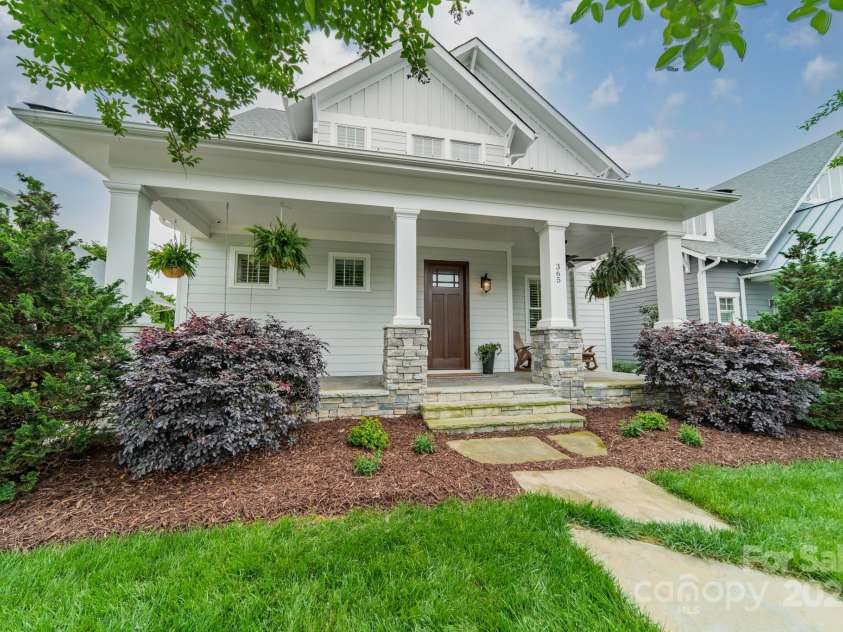 365 Delburg Street, Davidson, NC 28036.  MLS# CAR4248502, YatesRealty ID 11723. Prepare to be delighted!!