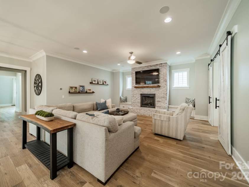 365 Delburg Street, Davidson, NC 28036.  MLS# CAR4248502, YatesRealty ID 11723. Relaxed and refined family room