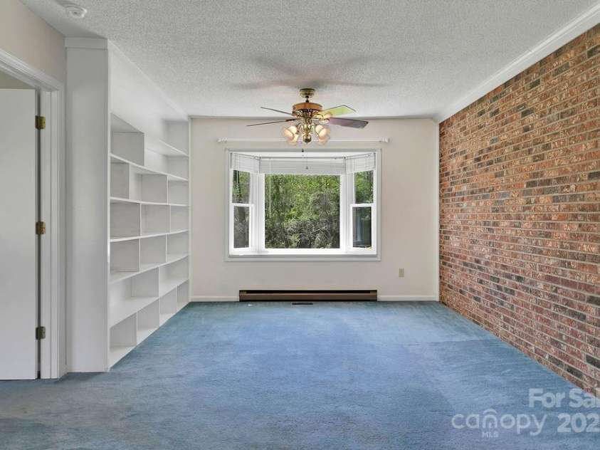 17 Resada Drive, Brevard, NC 28712.  MLS# CAR4247034, YatesRealty ID 11725. 