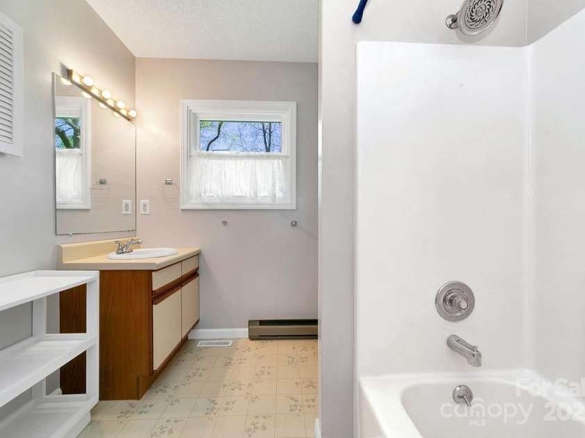 17 Resada Drive, Brevard, NC 28712.  MLS# CAR4247034, YatesRealty ID 11725. 