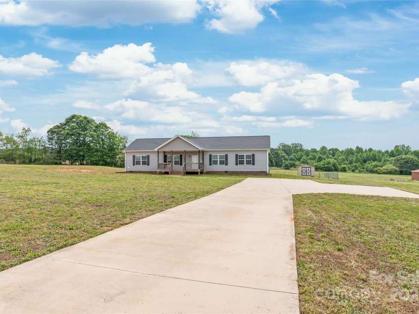 3648 Plainfield Drive, Shelby, NC 28150.  MLS# CAR4246254, YatesRealty ID 11726. 