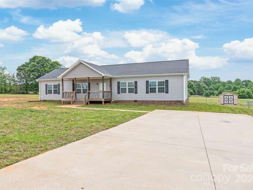 3648 Plainfield Drive, Shelby, NC 28150.  MLS# CAR4246254, YatesRealty ID 11726. 