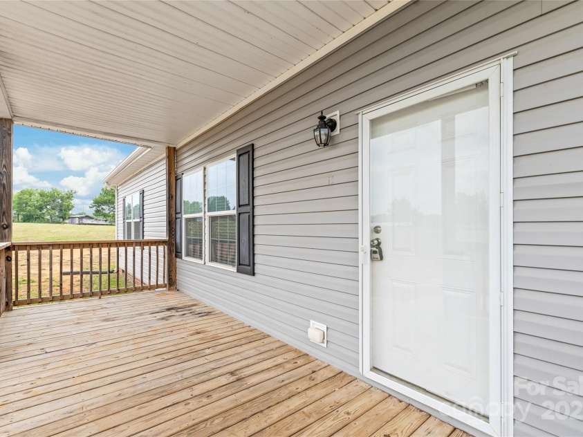 3648 Plainfield Drive, Shelby, NC 28150.  MLS# CAR4246254, YatesRealty ID 11726. 