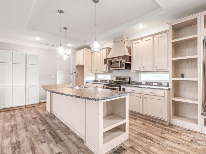 3648 Plainfield Drive, Shelby, NC 28150.  MLS# CAR4246254, YatesRealty ID 11726. 