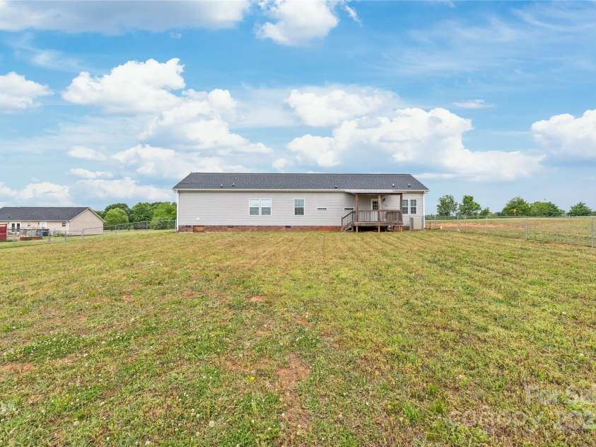 3648 Plainfield Drive, Shelby, NC 28150.  MLS# CAR4246254, YatesRealty ID 11726. 