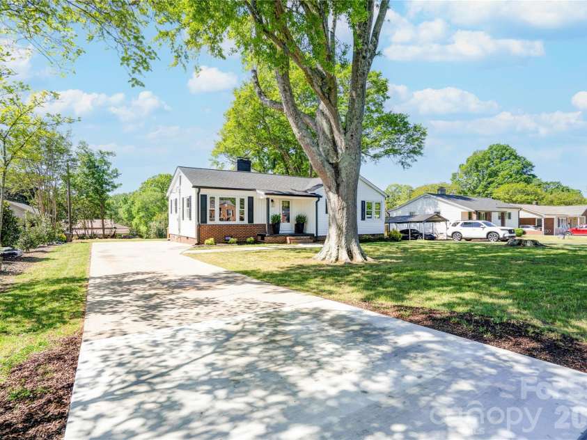 763 Broad Street, Shelby, NC 28152.  MLS# CAR4369420, YatesRealty ID 11726. Front & Left Side