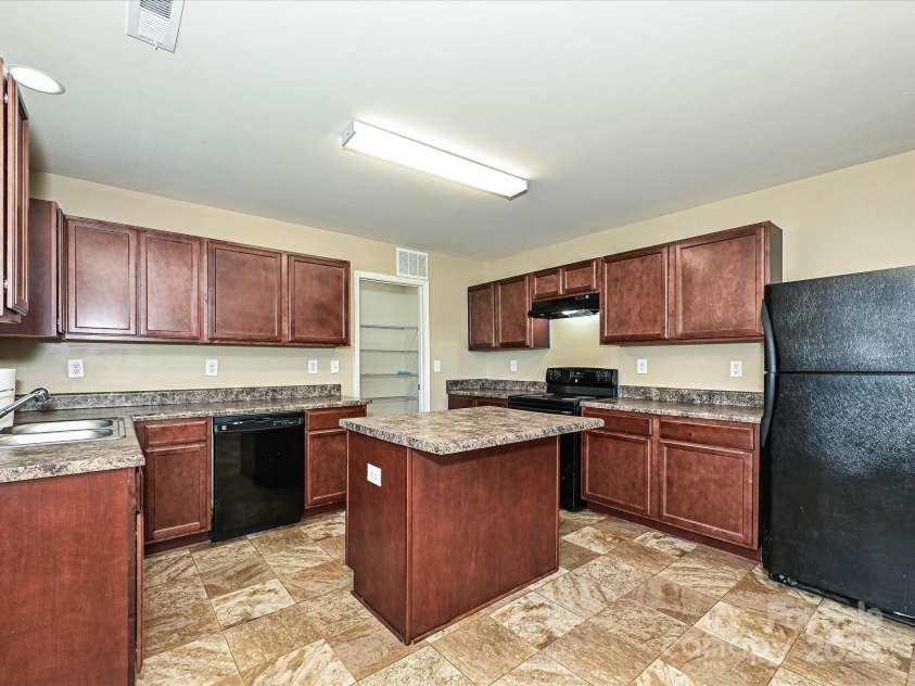 104 Mulligan Drive, Shelby, NC 28150.  MLS# CAR4241594, YatesRealty ID 11728. 