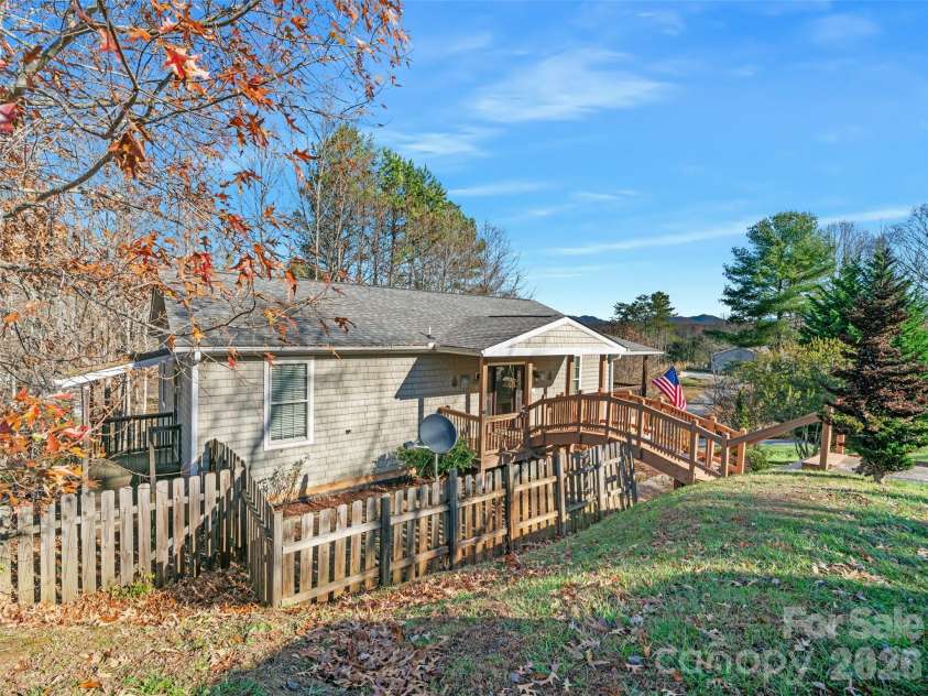 16 Sunny Lane, Mars Hill, NC 28754.  MLS# CAR4370188, YatesRealty ID 11728. 