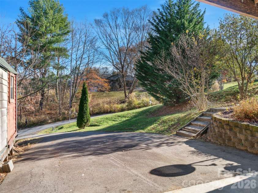 16 Sunny Lane, Mars Hill, NC 28754.  MLS# CAR4370188, YatesRealty ID 11728. 