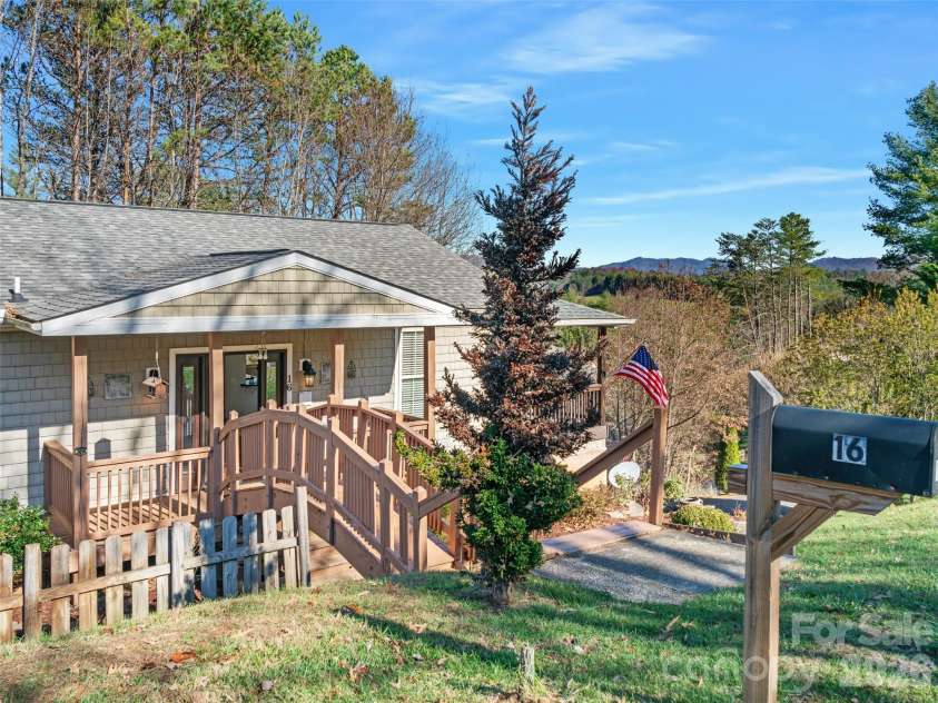 16 Sunny Lane, Mars Hill, NC 28754.  MLS# CAR4370188, YatesRealty ID 11728. 