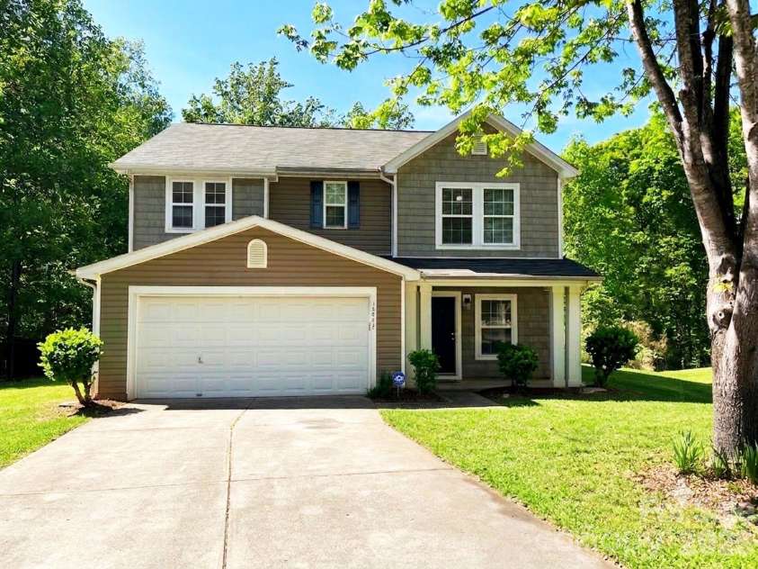 14043 Pinyon Pine Lane, Charlotte, NC 28215.  MLS# CAR4370263, YatesRealty ID 11729. 