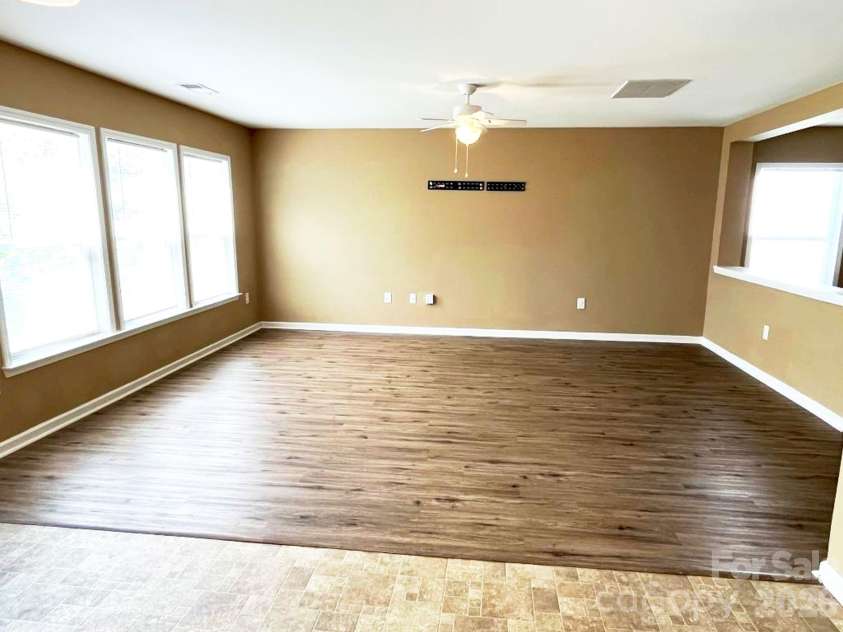 14043 Pinyon Pine Lane, Charlotte, NC 28215.  MLS# CAR4370263, YatesRealty ID 11729. 