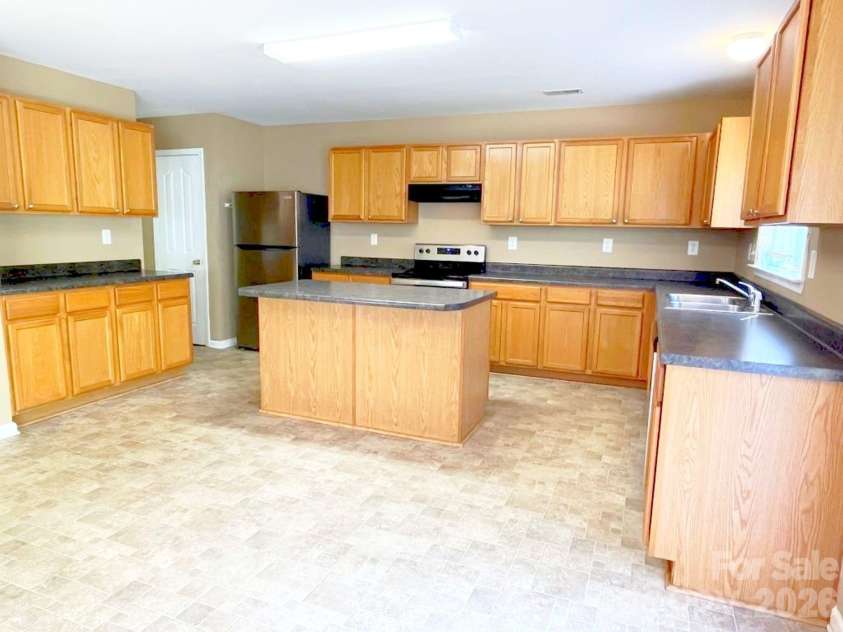 14043 Pinyon Pine Lane, Charlotte, NC 28215.  MLS# CAR4370263, YatesRealty ID 11729. 