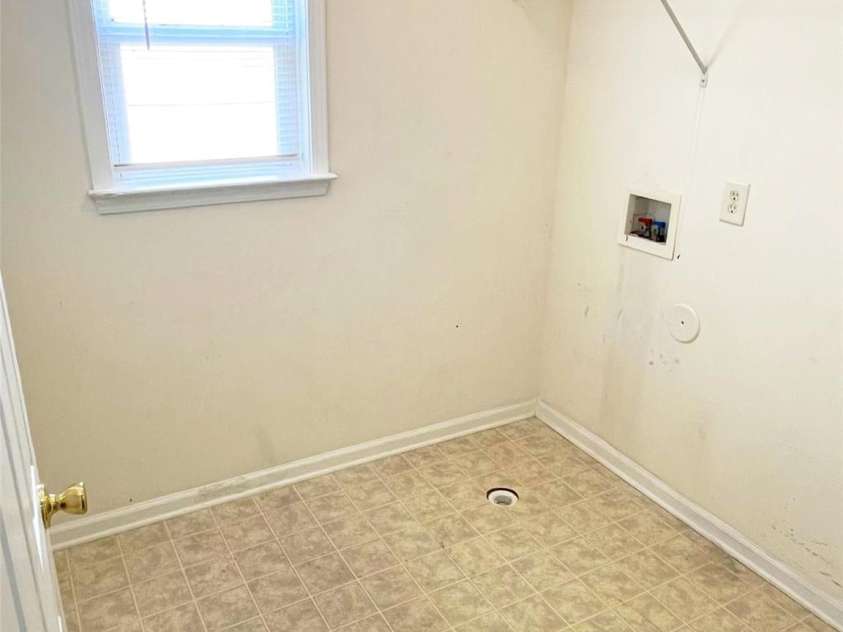 14043 Pinyon Pine Lane, Charlotte, NC 28215.  MLS# CAR4370263, YatesRealty ID 11729. 