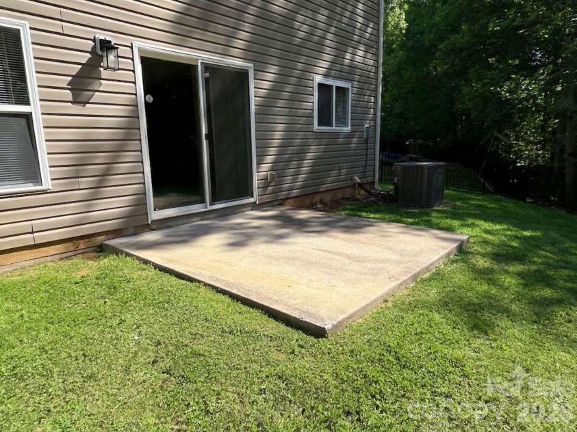 14043 Pinyon Pine Lane, Charlotte, NC 28215.  MLS# CAR4370263, YatesRealty ID 11729. 