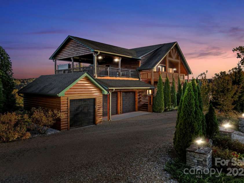 138 Silver Tree Lane, Lake Lure, NC 28746.  MLS# CAR4321297, YatesRealty ID 1173. 