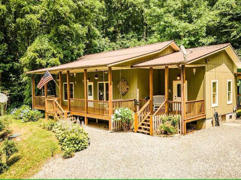 21 Sassafras Drive, Bryson City, NC 28713.  MLS# CAR4257168, YatesRealty ID 11732. 