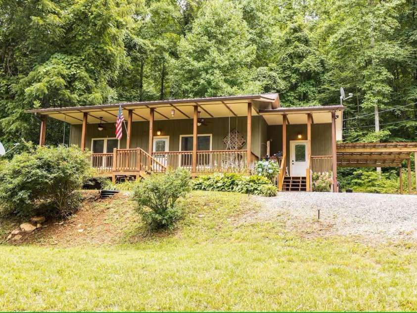 21 Sassafras Drive, Bryson City, NC 28713.  MLS# CAR4257168, YatesRealty ID 11732. 