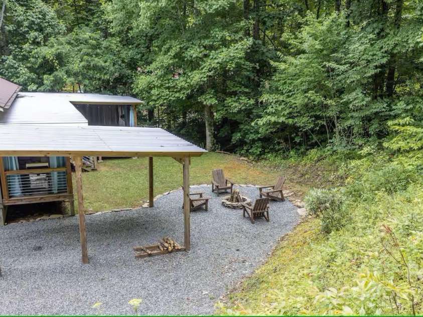 21 Sassafras Drive, Bryson City, NC 28713.  MLS# CAR4257168, YatesRealty ID 11732. Attached Carport